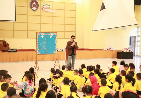 ภาพกิจกรรม คณะวิทยาศาสตร์และเทคโนโลยี จัดค่ายวิทยาศาสตร์โรงเรียนสาธิตฯ