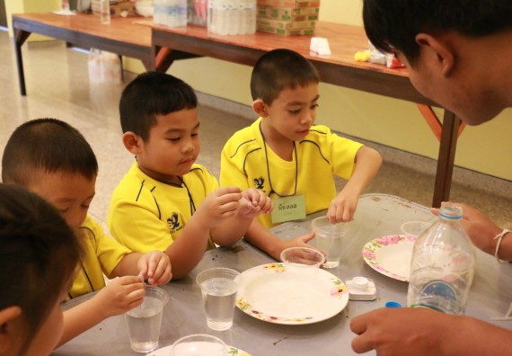 ภาพกิจกรรม คณะวิทยาศาสตร์และเทคโนโลยี จัดค่ายวิทยาศาสตร์โรงเรียนสาธิตฯ