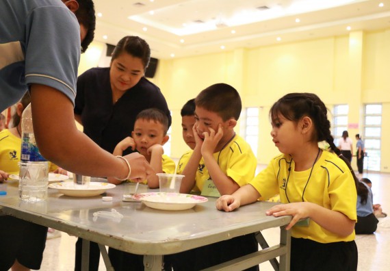 ภาพกิจกรรม คณะวิทยาศาสตร์และเทคโนโลยี จัดค่ายวิทยาศาสตร์โรงเรียนสาธิตฯ