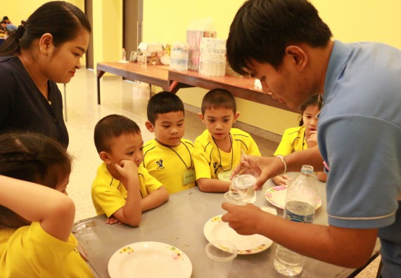 ภาพกิจกรรม คณะวิทยาศาสตร์และเทคโนโลยี จัดค่ายวิทยาศาสตร์โรงเรียนสาธิตฯ