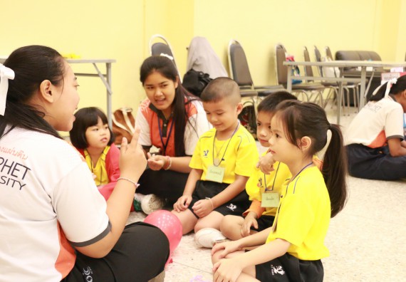 ภาพกิจกรรม คณะวิทยาศาสตร์และเทคโนโลยี จัดค่ายวิทยาศาสตร์โรงเรียนสาธิตฯ