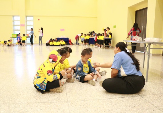 ภาพกิจกรรม คณะวิทยาศาสตร์และเทคโนโลยี จัดค่ายวิทยาศาสตร์โรงเรียนสาธิตฯ