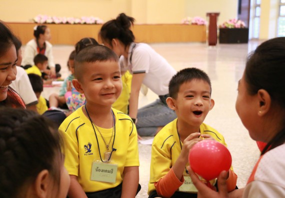 ภาพกิจกรรม คณะวิทยาศาสตร์และเทคโนโลยี จัดค่ายวิทยาศาสตร์โรงเรียนสาธิตฯ