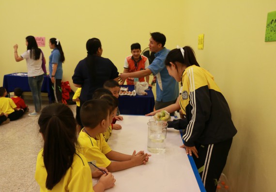 ภาพกิจกรรม คณะวิทยาศาสตร์และเทคโนโลยี จัดค่ายวิทยาศาสตร์โรงเรียนสาธิตฯ