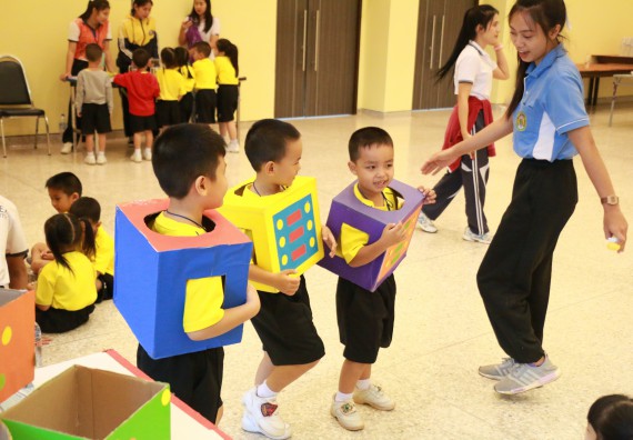 ภาพกิจกรรม คณะวิทยาศาสตร์และเทคโนโลยี จัดค่ายวิทยาศาสตร์โรงเรียนสาธิตฯ