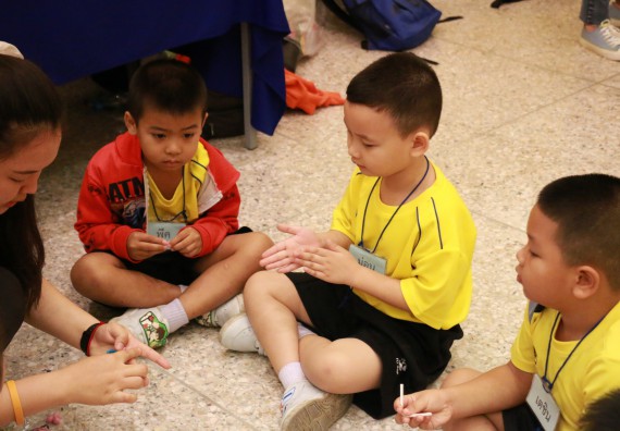 ภาพกิจกรรม คณะวิทยาศาสตร์และเทคโนโลยี จัดค่ายวิทยาศาสตร์โรงเรียนสาธิตฯ