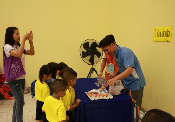 ภาพกิจกรรม คณะวิทยาศาสตร์และเทคโนโลยี จัดค่ายวิทยาศาสตร์โรงเรียนสาธิตฯ