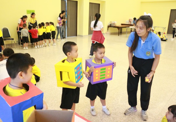 ภาพกิจกรรม คณะวิทยาศาสตร์และเทคโนโลยี จัดค่ายวิทยาศาสตร์โรงเรียนสาธิตฯ