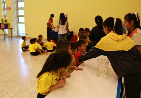 ภาพกิจกรรม คณะวิทยาศาสตร์และเทคโนโลยี จัดค่ายวิทยาศาสตร์โรงเรียนสาธิตฯ