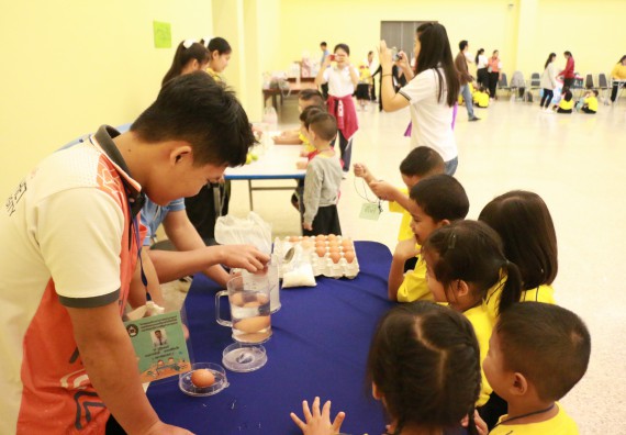 ภาพกิจกรรม คณะวิทยาศาสตร์และเทคโนโลยี จัดค่ายวิทยาศาสตร์โรงเรียนสาธิตฯ