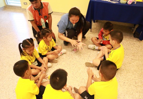 ภาพกิจกรรม คณะวิทยาศาสตร์และเทคโนโลยี จัดค่ายวิทยาศาสตร์โรงเรียนสาธิตฯ