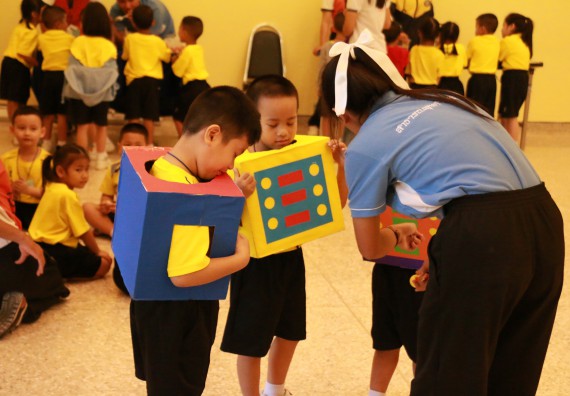 ภาพกิจกรรม คณะวิทยาศาสตร์และเทคโนโลยี จัดค่ายวิทยาศาสตร์โรงเรียนสาธิตฯ