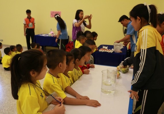 ภาพกิจกรรม คณะวิทยาศาสตร์และเทคโนโลยี จัดค่ายวิทยาศาสตร์โรงเรียนสาธิตฯ