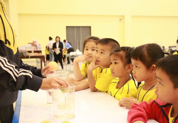 ภาพกิจกรรม คณะวิทยาศาสตร์และเทคโนโลยี จัดค่ายวิทยาศาสตร์โรงเรียนสาธิตฯ