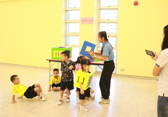 ภาพกิจกรรม คณะวิทยาศาสตร์และเทคโนโลยี จัดค่ายวิทยาศาสตร์โรงเรียนสาธิตฯ