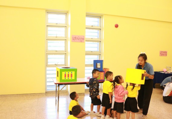 ภาพกิจกรรม คณะวิทยาศาสตร์และเทคโนโลยี จัดค่ายวิทยาศาสตร์โรงเรียนสาธิตฯ