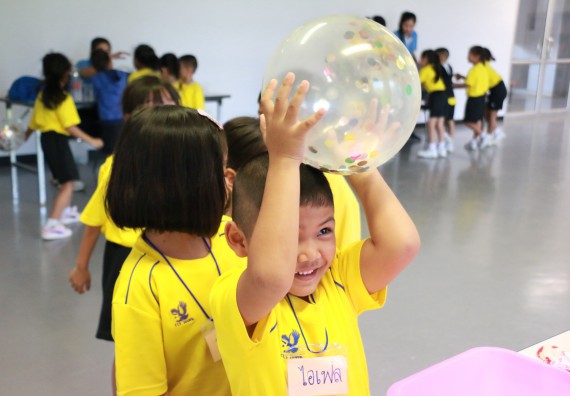 ภาพกิจกรรม คณะวิทยาศาสตร์และเทคโนโลยี จัดค่ายวิทยาศาสตร์โรงเรียนสาธิตฯ