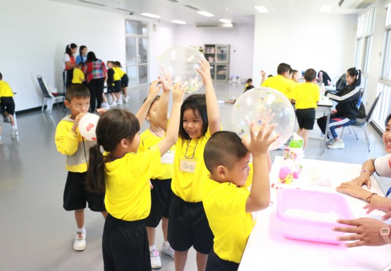 ภาพกิจกรรม คณะวิทยาศาสตร์และเทคโนโลยี จัดค่ายวิทยาศาสตร์โรงเรียนสาธิตฯ