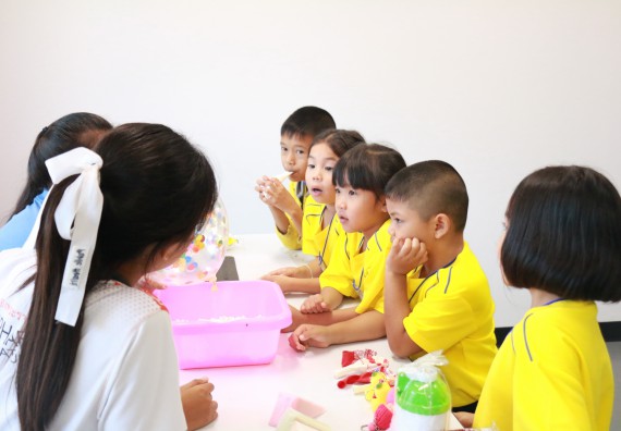 ภาพกิจกรรม คณะวิทยาศาสตร์และเทคโนโลยี จัดค่ายวิทยาศาสตร์โรงเรียนสาธิตฯ