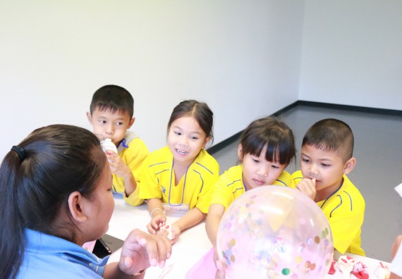 ภาพกิจกรรม คณะวิทยาศาสตร์และเทคโนโลยี จัดค่ายวิทยาศาสตร์โรงเรียนสาธิตฯ