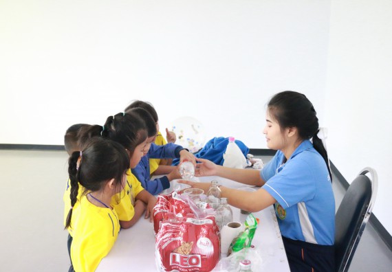 ภาพกิจกรรม คณะวิทยาศาสตร์และเทคโนโลยี จัดค่ายวิทยาศาสตร์โรงเรียนสาธิตฯ