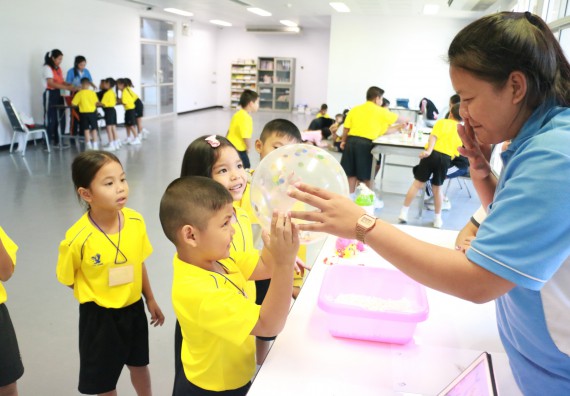 ภาพกิจกรรม คณะวิทยาศาสตร์และเทคโนโลยี จัดค่ายวิทยาศาสตร์โรงเรียนสาธิตฯ