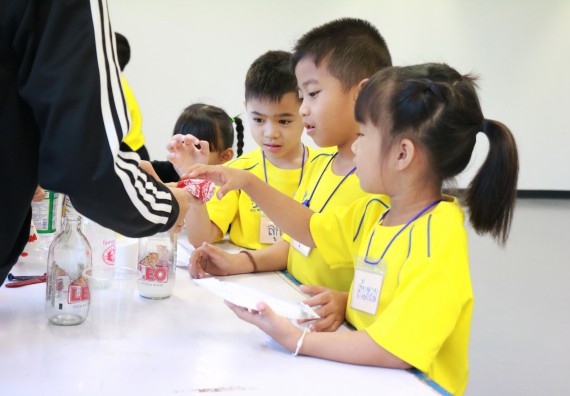 ภาพกิจกรรม คณะวิทยาศาสตร์และเทคโนโลยี จัดค่ายวิทยาศาสตร์โรงเรียนสาธิตฯ