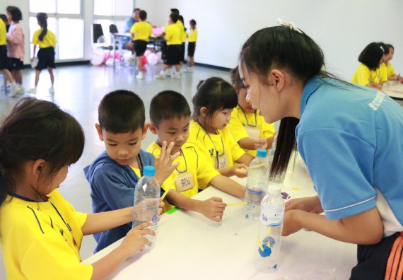 ภาพกิจกรรม คณะวิทยาศาสตร์และเทคโนโลยี จัดค่ายวิทยาศาสตร์โรงเรียนสาธิตฯ