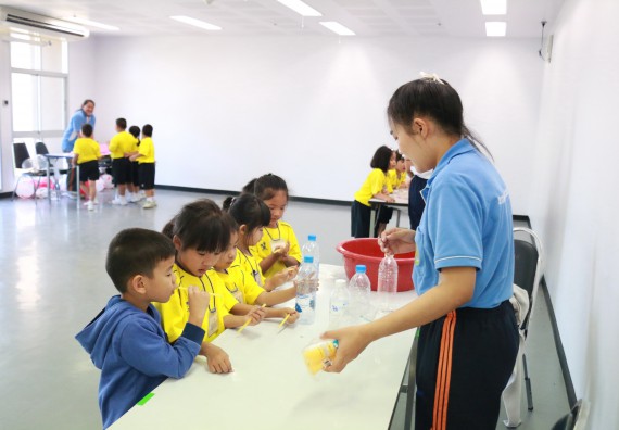 ภาพกิจกรรม คณะวิทยาศาสตร์และเทคโนโลยี จัดค่ายวิทยาศาสตร์โรงเรียนสาธิตฯ