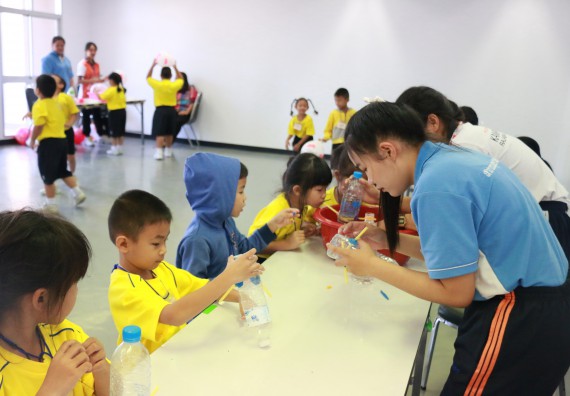 ภาพกิจกรรม คณะวิทยาศาสตร์และเทคโนโลยี จัดค่ายวิทยาศาสตร์โรงเรียนสาธิตฯ