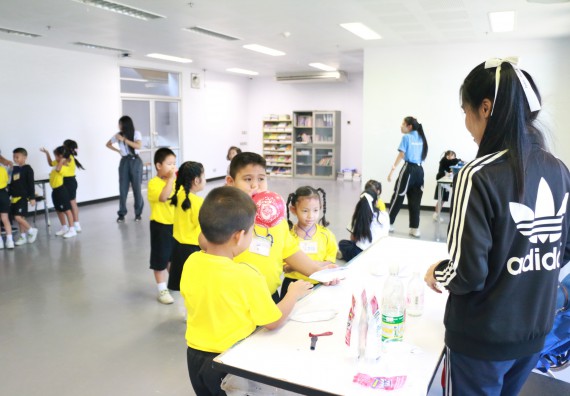 ภาพกิจกรรม คณะวิทยาศาสตร์และเทคโนโลยี จัดค่ายวิทยาศาสตร์โรงเรียนสาธิตฯ