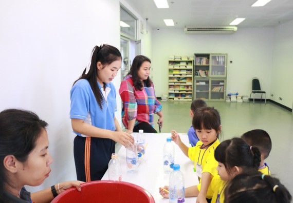 ภาพกิจกรรม คณะวิทยาศาสตร์และเทคโนโลยี จัดค่ายวิทยาศาสตร์โรงเรียนสาธิตฯ