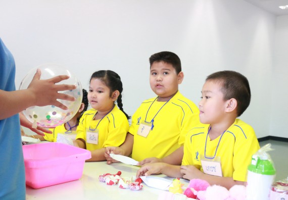 ภาพกิจกรรม คณะวิทยาศาสตร์และเทคโนโลยี จัดค่ายวิทยาศาสตร์โรงเรียนสาธิตฯ