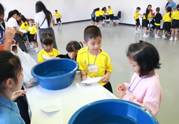 ภาพกิจกรรม คณะวิทยาศาสตร์และเทคโนโลยี จัดค่ายวิทยาศาสตร์โรงเรียนสาธิตฯ