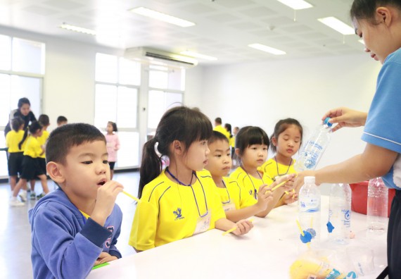 ภาพกิจกรรม คณะวิทยาศาสตร์และเทคโนโลยี จัดค่ายวิทยาศาสตร์โรงเรียนสาธิตฯ