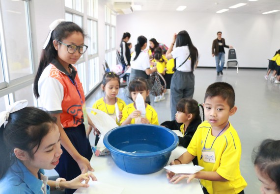 ภาพกิจกรรม คณะวิทยาศาสตร์และเทคโนโลยี จัดค่ายวิทยาศาสตร์โรงเรียนสาธิตฯ