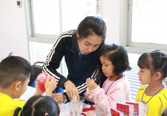 ภาพกิจกรรม คณะวิทยาศาสตร์และเทคโนโลยี จัดค่ายวิทยาศาสตร์โรงเรียนสาธิตฯ