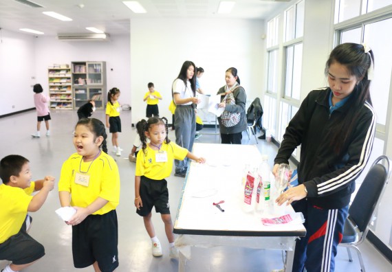 ภาพกิจกรรม คณะวิทยาศาสตร์และเทคโนโลยี จัดค่ายวิทยาศาสตร์โรงเรียนสาธิตฯ