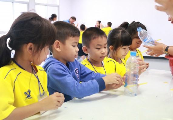 ภาพกิจกรรม คณะวิทยาศาสตร์และเทคโนโลยี จัดค่ายวิทยาศาสตร์โรงเรียนสาธิตฯ