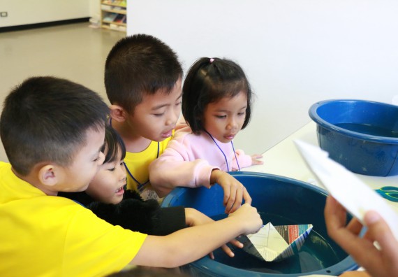 ภาพกิจกรรม คณะวิทยาศาสตร์และเทคโนโลยี จัดค่ายวิทยาศาสตร์โรงเรียนสาธิตฯ