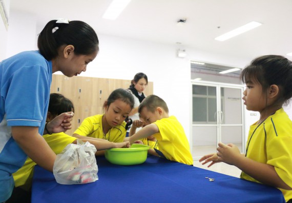 ภาพกิจกรรม คณะวิทยาศาสตร์และเทคโนโลยี จัดค่ายวิทยาศาสตร์โรงเรียนสาธิตฯ