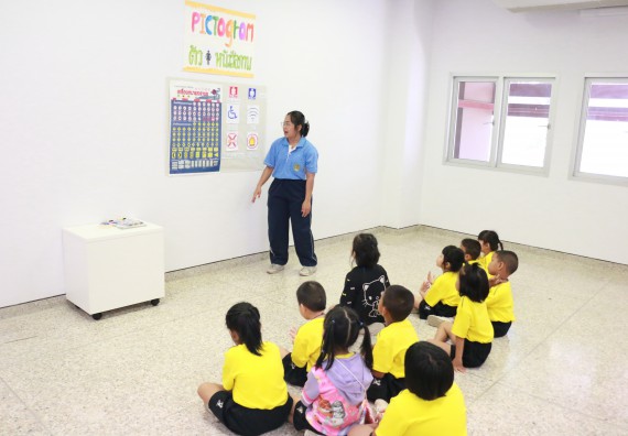 ภาพกิจกรรม คณะวิทยาศาสตร์และเทคโนโลยี จัดค่ายวิทยาศาสตร์โรงเรียนสาธิตฯ