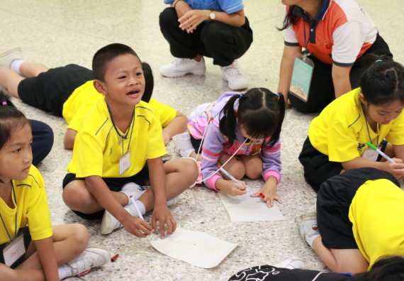 ภาพกิจกรรม คณะวิทยาศาสตร์และเทคโนโลยี จัดค่ายวิทยาศาสตร์โรงเรียนสาธิตฯ