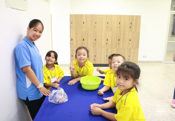 ภาพกิจกรรม คณะวิทยาศาสตร์และเทคโนโลยี จัดค่ายวิทยาศาสตร์โรงเรียนสาธิตฯ