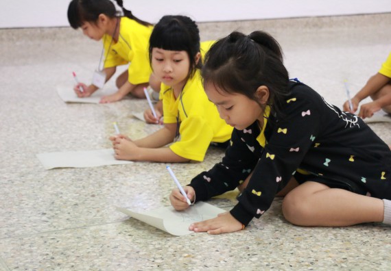 ภาพกิจกรรม คณะวิทยาศาสตร์และเทคโนโลยี จัดค่ายวิทยาศาสตร์โรงเรียนสาธิตฯ