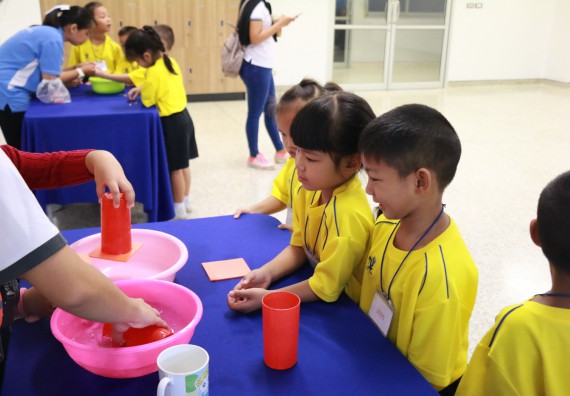 ภาพกิจกรรม คณะวิทยาศาสตร์และเทคโนโลยี จัดค่ายวิทยาศาสตร์โรงเรียนสาธิตฯ