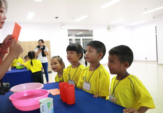 ภาพกิจกรรม คณะวิทยาศาสตร์และเทคโนโลยี จัดค่ายวิทยาศาสตร์โรงเรียนสาธิตฯ