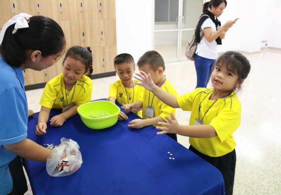 ภาพกิจกรรม คณะวิทยาศาสตร์และเทคโนโลยี จัดค่ายวิทยาศาสตร์โรงเรียนสาธิตฯ