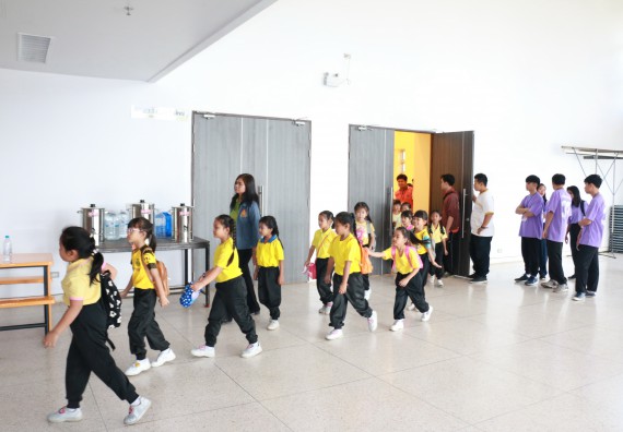 ภาพกิจกรรม คณะวิทยาศาสตร์และเทคโนโลยี จัดค่ายวิทยาศาสตร์โรงเรียนสาธิตฯ