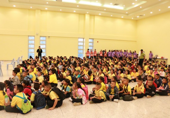 ภาพกิจกรรม คณะวิทยาศาสตร์และเทคโนโลยี จัดค่ายวิทยาศาสตร์โรงเรียนสาธิตฯ